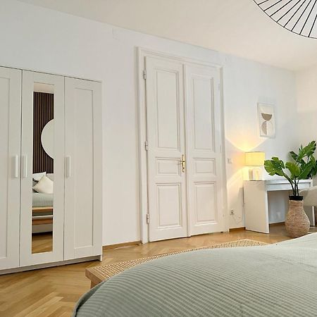 Designer Apartment Near Main Station Вена Экстерьер фото