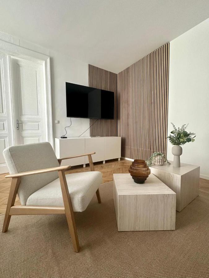 Designer Apartment Near Main Station Вена Экстерьер фото